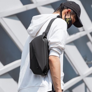 马可莱登（MARK RYDEN）单肩包男士包包机车斜挎包时尚潮流胸包骑行腰包迷你大容量手机包MR7786典雅黑